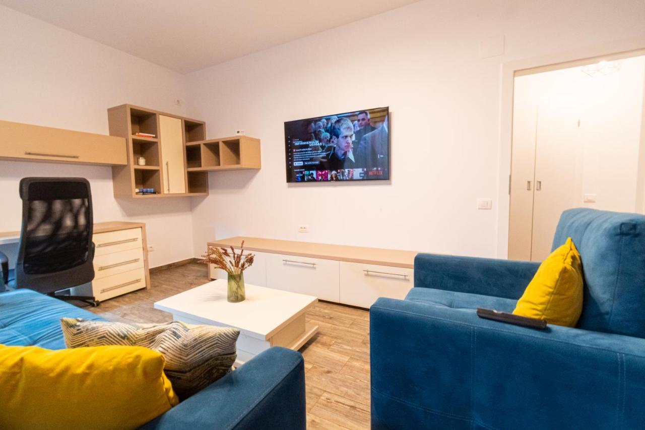 Yan Apartment - Near Mall & Free Private Parking 브라쇼브 외부 사진