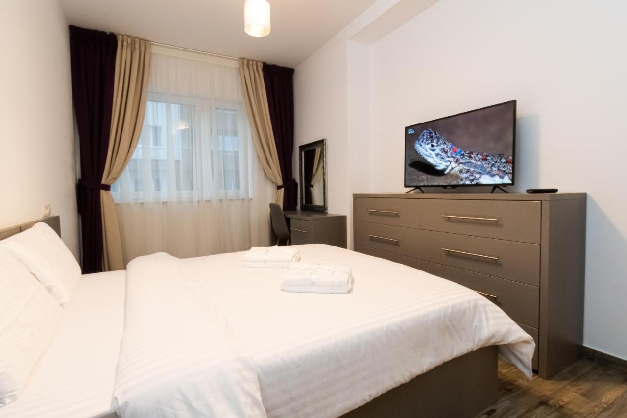 Yan Apartment - Near Mall & Free Private Parking 브라쇼브 외부 사진
