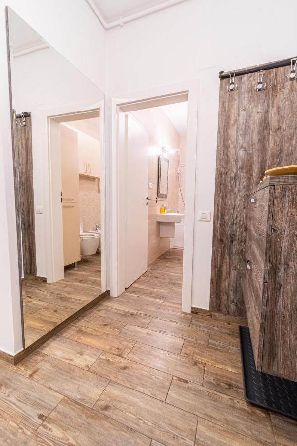 Yan Apartment - Near Mall & Free Private Parking 브라쇼브 외부 사진