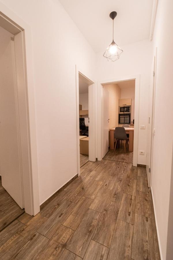 Yan Apartment - Near Mall & Free Private Parking 브라쇼브 외부 사진