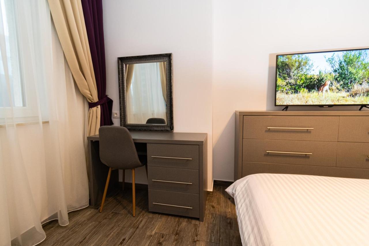 Yan Apartment - Near Mall & Free Private Parking 브라쇼브 외부 사진