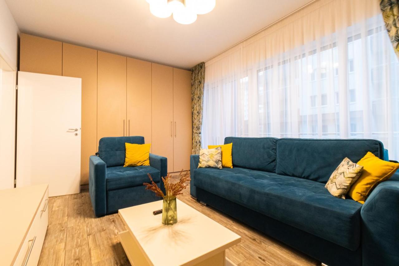 Yan Apartment - Near Mall & Free Private Parking 브라쇼브 외부 사진