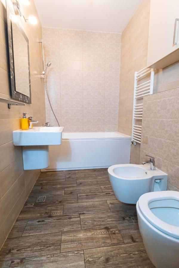 Yan Apartment - Near Mall & Free Private Parking 브라쇼브 외부 사진