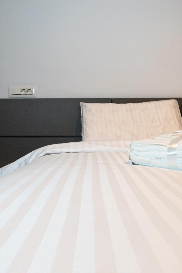 Yan Apartment - Near Mall & Free Private Parking 브라쇼브 외부 사진
